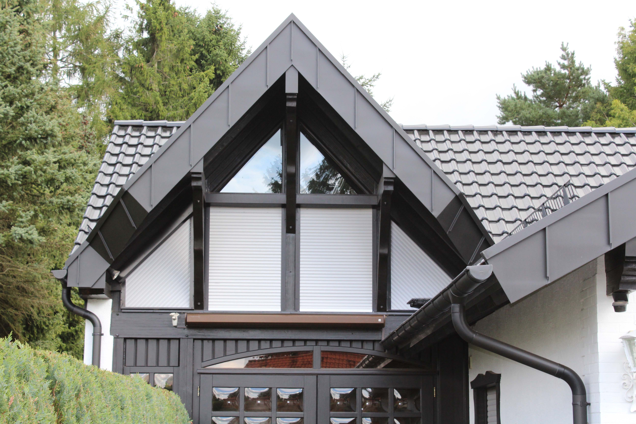 Schnichels Bedachungen - Referenzen - Metallverkleidung Eckfenster